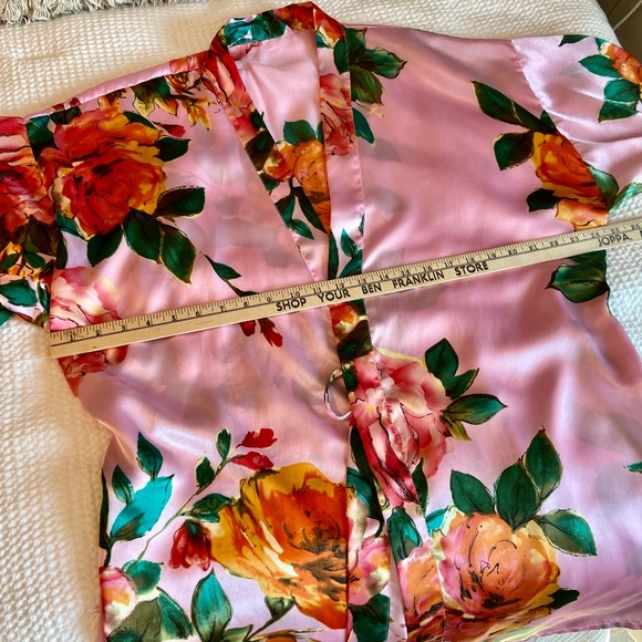 Floral Roses Pink Kimono Robe with Belt size Small - Picture 4 of 5
